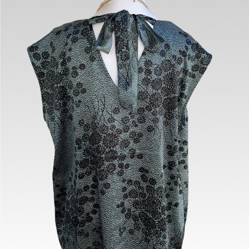 Ann Taylor Black and Gray Floral Blouse size L - Picture 3 of 6